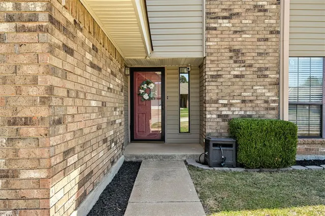 Photo 3 — 12020 Silver Sun Drive, Oklahoma City, OK 73162