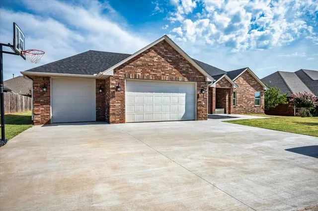 Photo 3 — 1523 W Diamond Way, Mustang, OK 73064