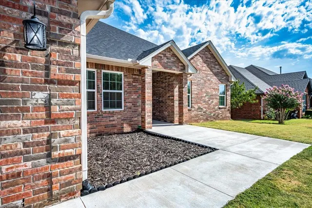 Photo 4 — 1523 W Diamond Way, Mustang, OK 73064