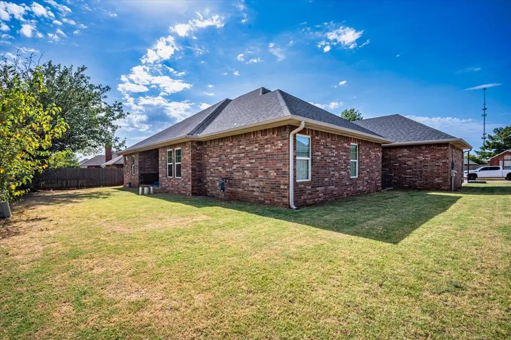 Photo 41 — 1523 W Diamond Way, Mustang, OK 73064