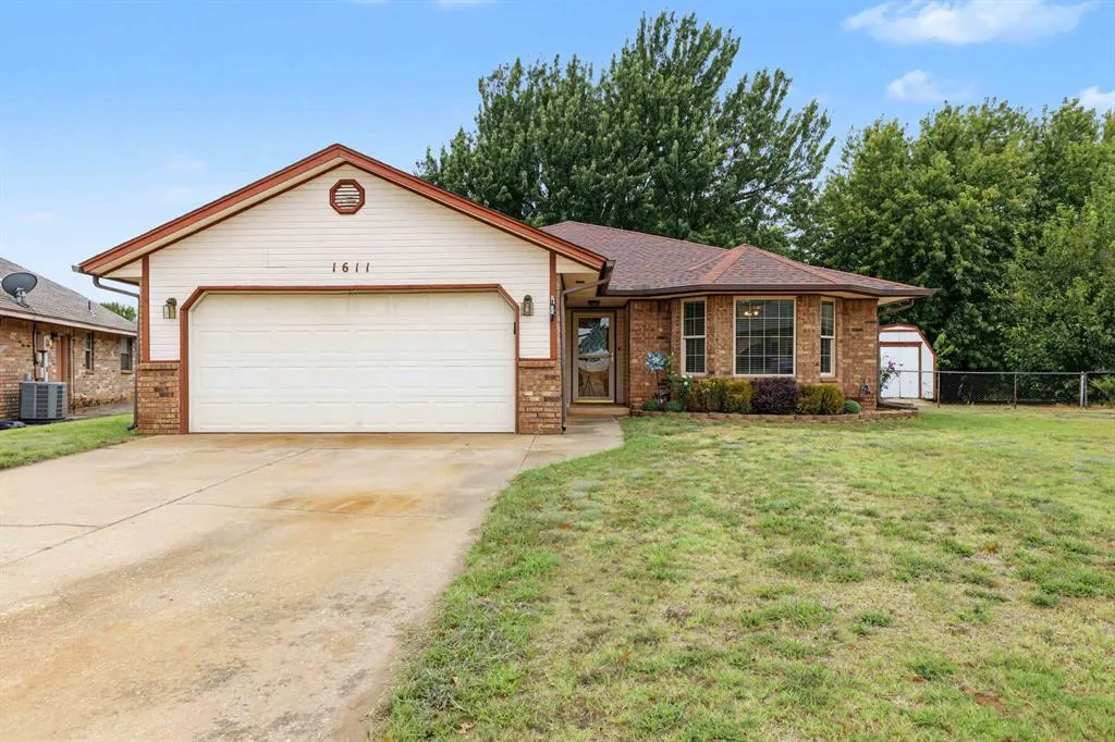 Front exterior — 1611 N Orchard Terrace, Mustang, OK 73064