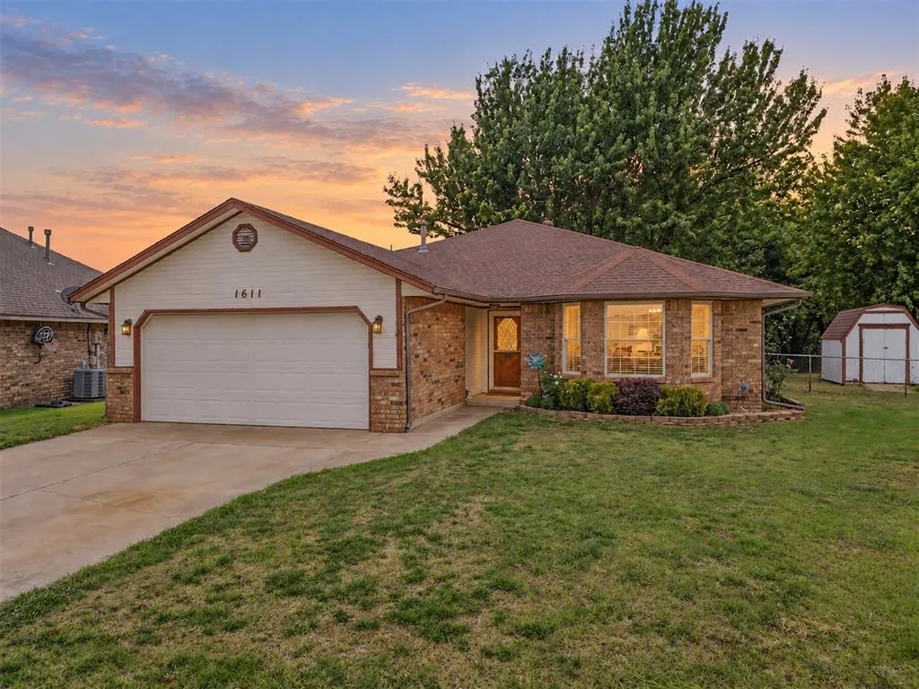 Photo 2 — 1611 N Orchard Terrace, Mustang, OK 73064