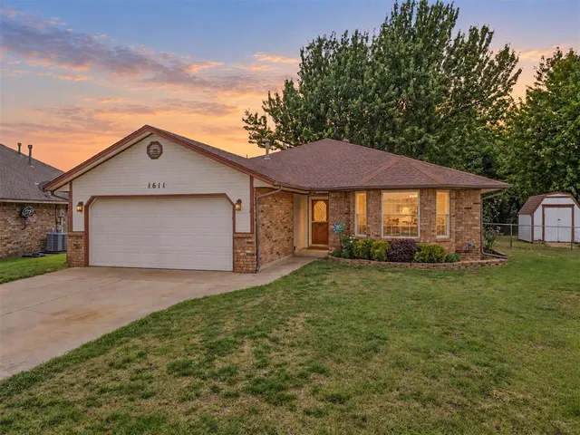 Photo 2 — 1611 N Orchard Terrace, Mustang, OK 73064