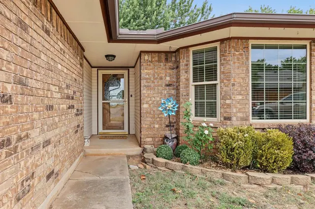 Photo 4 — 1611 N Orchard Terrace, Mustang, OK 73064
