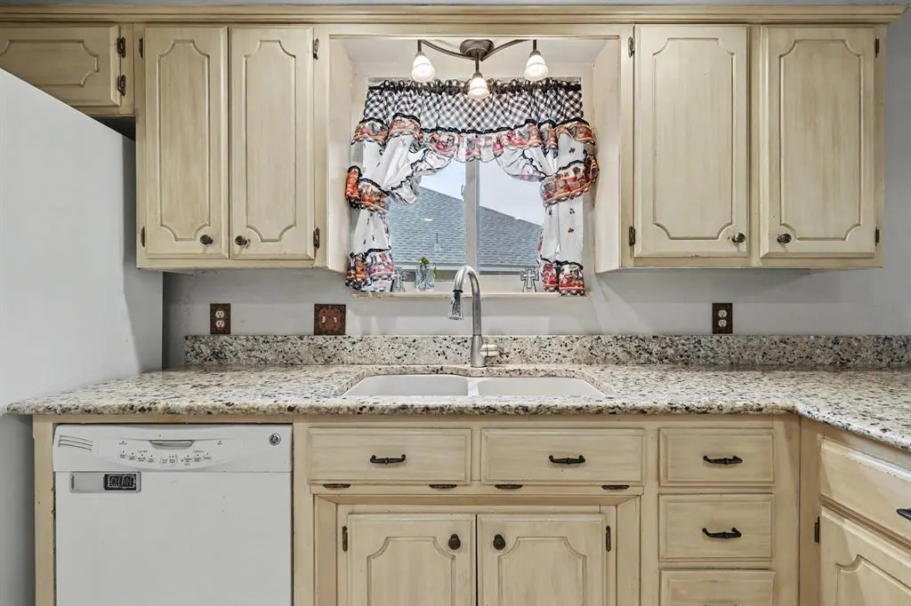 Photo 13 — 1611 N Orchard Terrace, Mustang, OK 73064