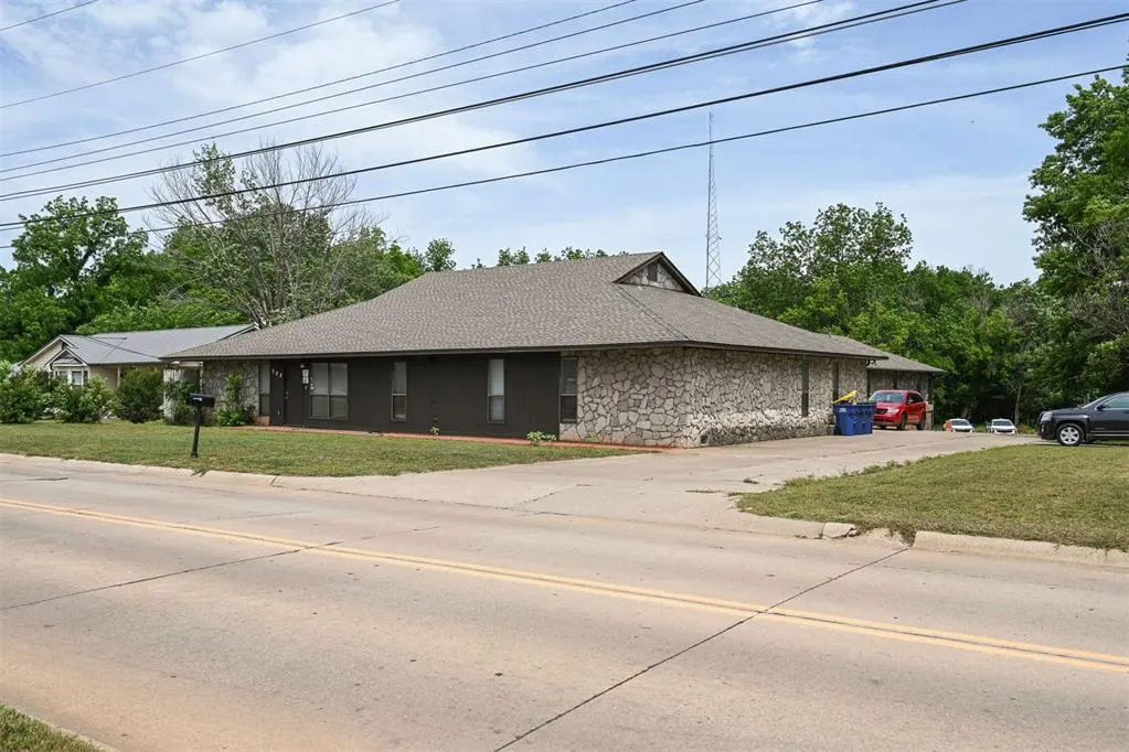 Photo 3 — 908 E 12th Avenue, Stillwater, OK 74074