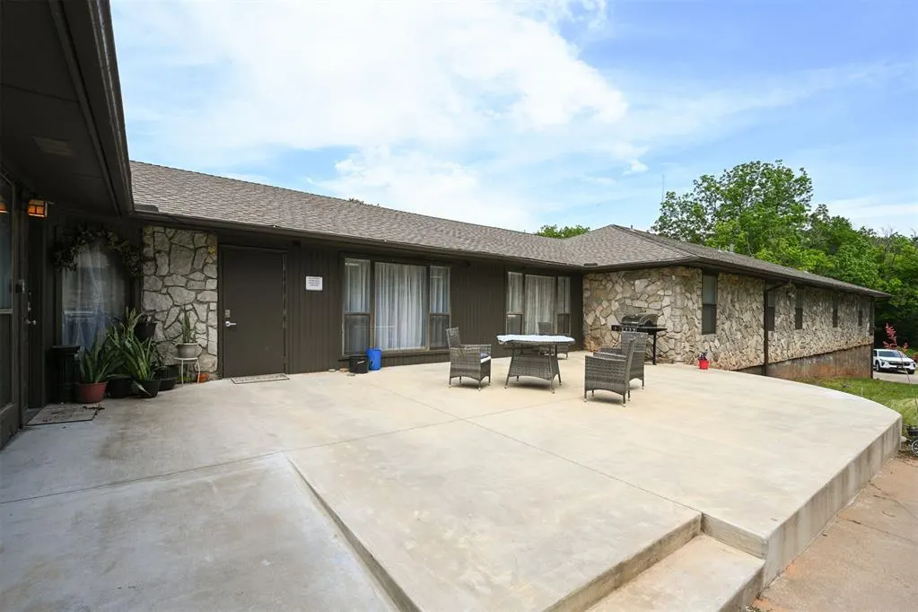 Photo 4 — 908 E 12th Avenue, Stillwater, OK 74074