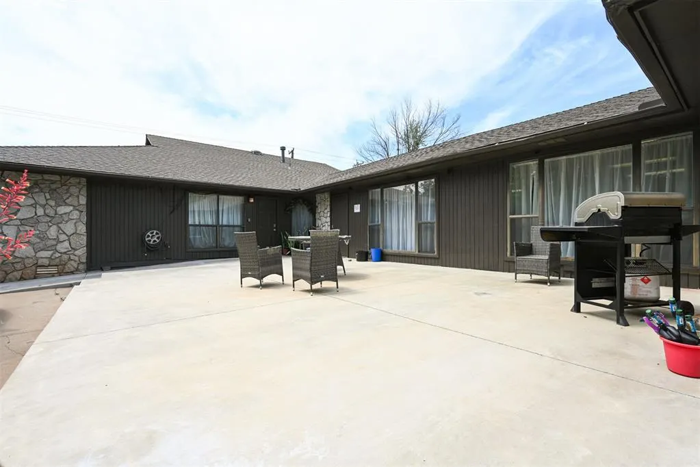 Photo 5 — 908 E 12th Avenue, Stillwater, OK 74074