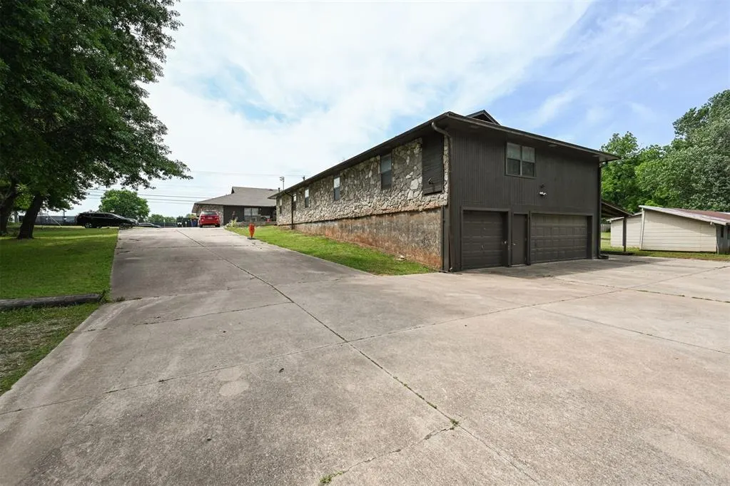 Photo 9 — 908 E 12th Avenue, Stillwater, OK 74074