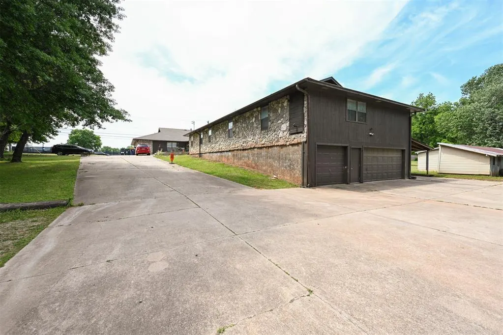 Photo 10 — 908 E 12th Avenue, Stillwater, OK 74074