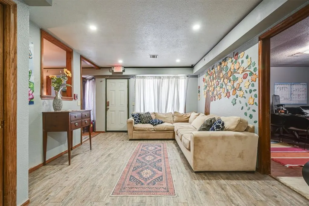 Photo 11 — 908 E 12th Avenue, Stillwater, OK 74074