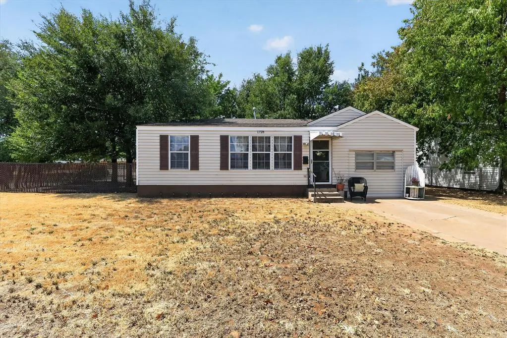 Front exterior — 1728 S 20th Street, Chickasha, OK 73018