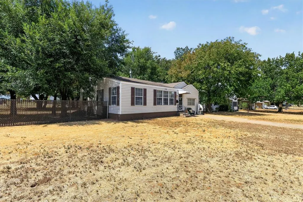 Photo 2 — 1728 S 20th Street, Chickasha, OK 73018