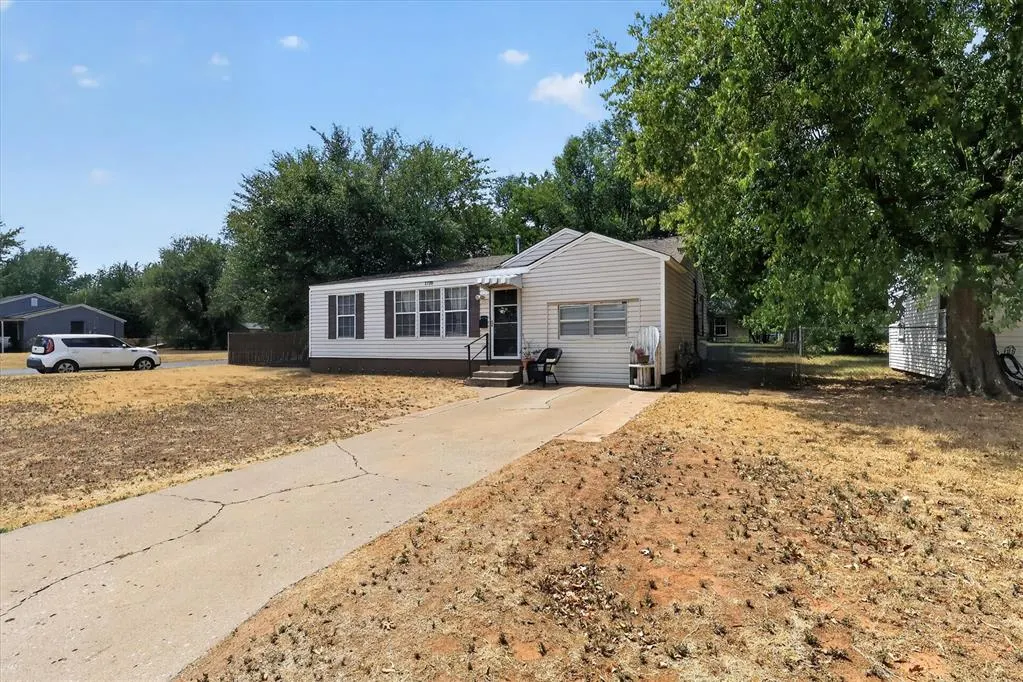 Photo 3 — 1728 S 20th Street, Chickasha, OK 73018