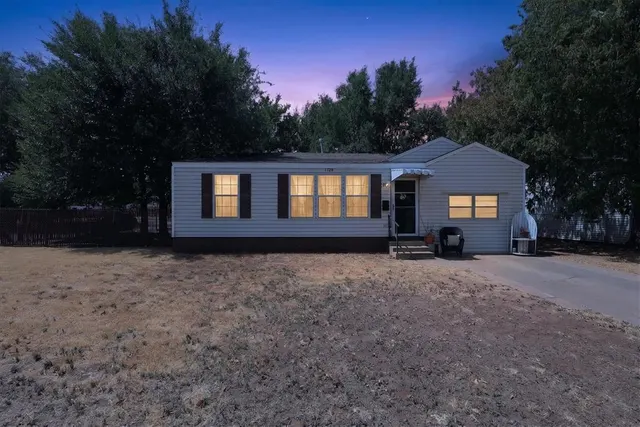 Photo 4 — 1728 S 20th Street, Chickasha, OK 73018