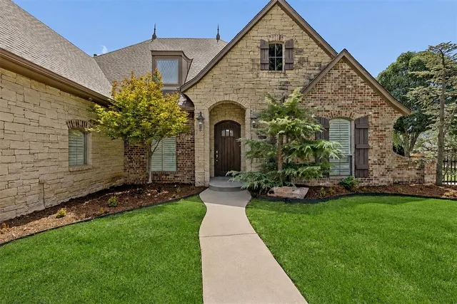 Photo 2 — 1300 Redbud Court, Moore, OK 73160