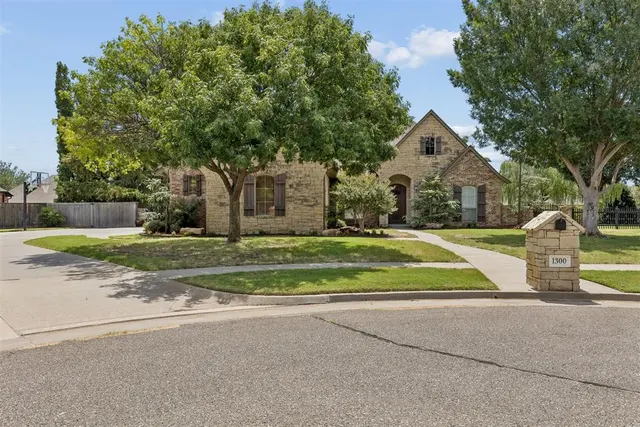 Photo 3 — 1300 Redbud Court, Moore, OK 73160