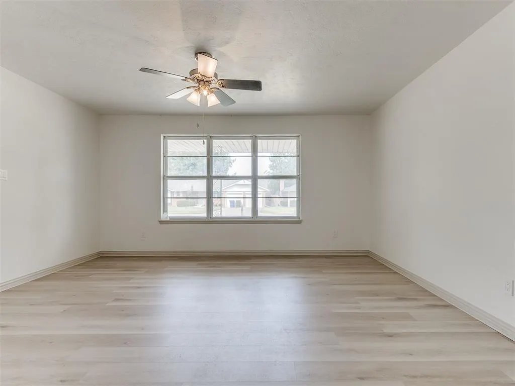 Photo 8 — 3220 Hilltop Road, Midwest City, OK 73110