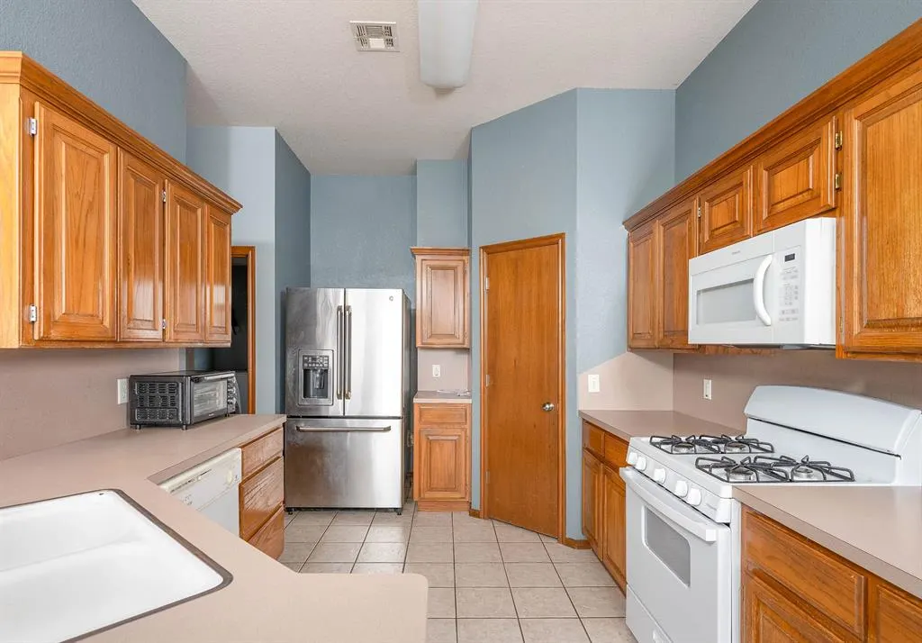 Photo 10 — 213 Sandstone Drive, Norman, OK 73071