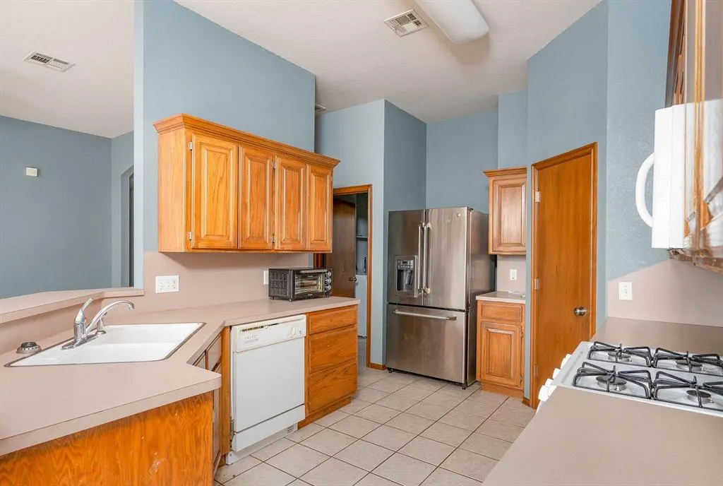 Photo 11 — 213 Sandstone Drive, Norman, OK 73071