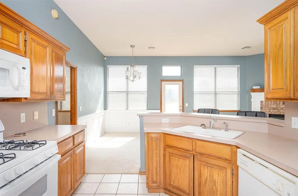Photo 13 — 213 Sandstone Drive, Norman, OK 73071