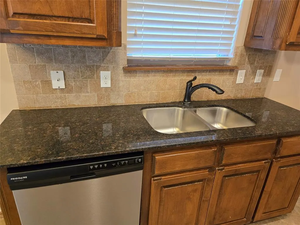 Photo 8 — 221 SW 148th Street, Oklahoma City, OK 73170