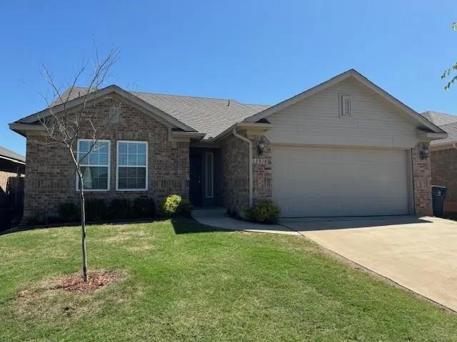 Photo 2 — 12928 NW 4th Terrace, Yukon, OK 73099