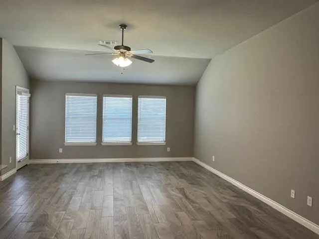 Photo 16 — 12928 NW 4th Terrace, Yukon, OK 73099