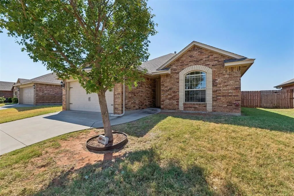 Photo 3 — 10628 SW 36th Street, Yukon, OK 73099