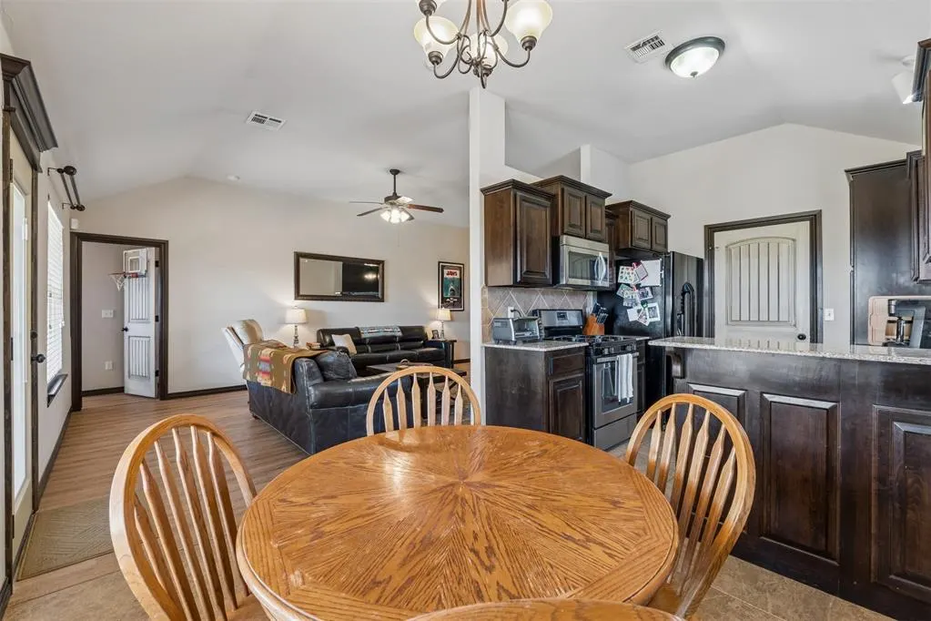 Photo 17 — 10628 SW 36th Street, Yukon, OK 73099