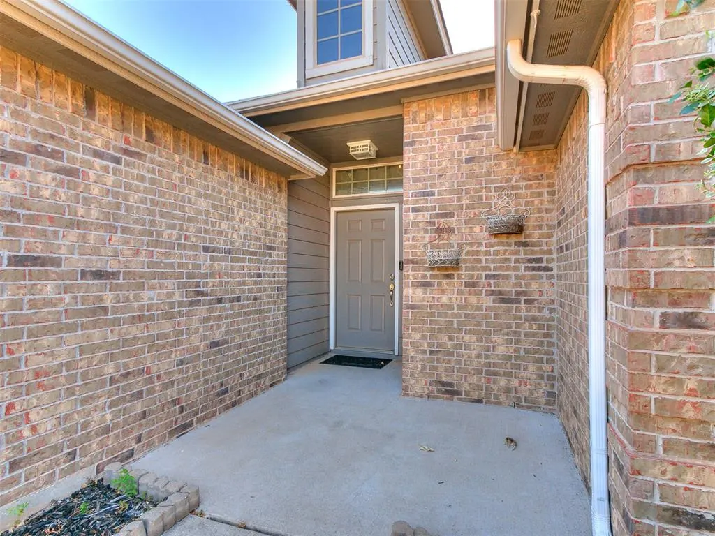 Photo 2 — 2404 Vintage Park Lane, Yukon, OK 73099