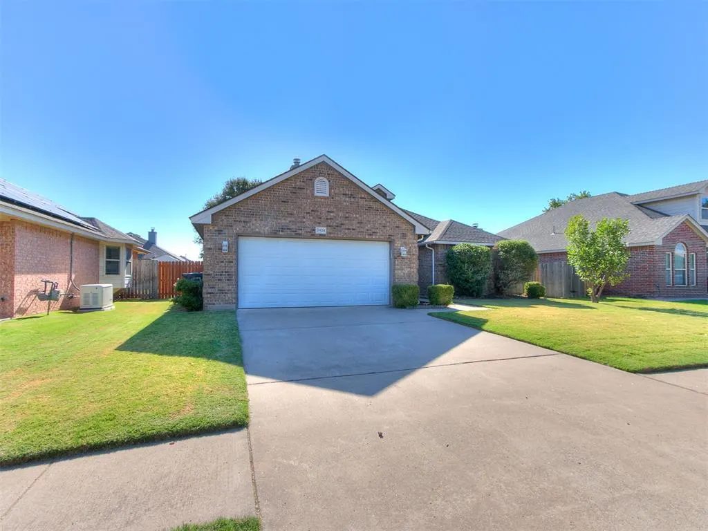Photo 3 — 2404 Vintage Park Lane, Yukon, OK 73099
