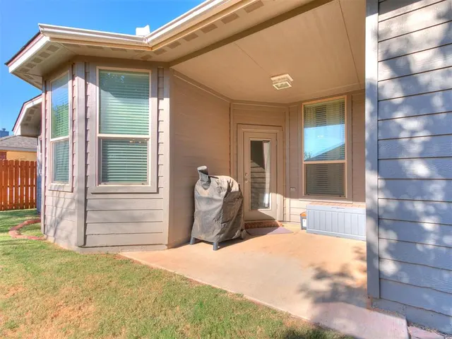 Photo 4 — 2404 Vintage Park Lane, Yukon, OK 73099