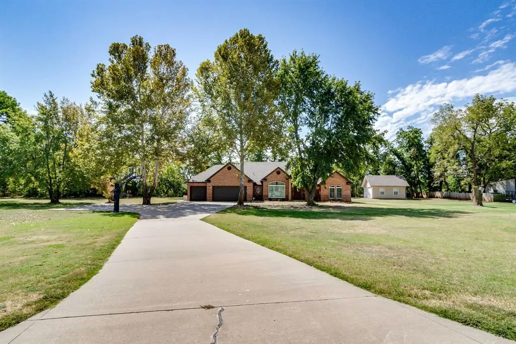 Front exterior — 13400 Lakeshore Drive, Piedmont, OK 73078