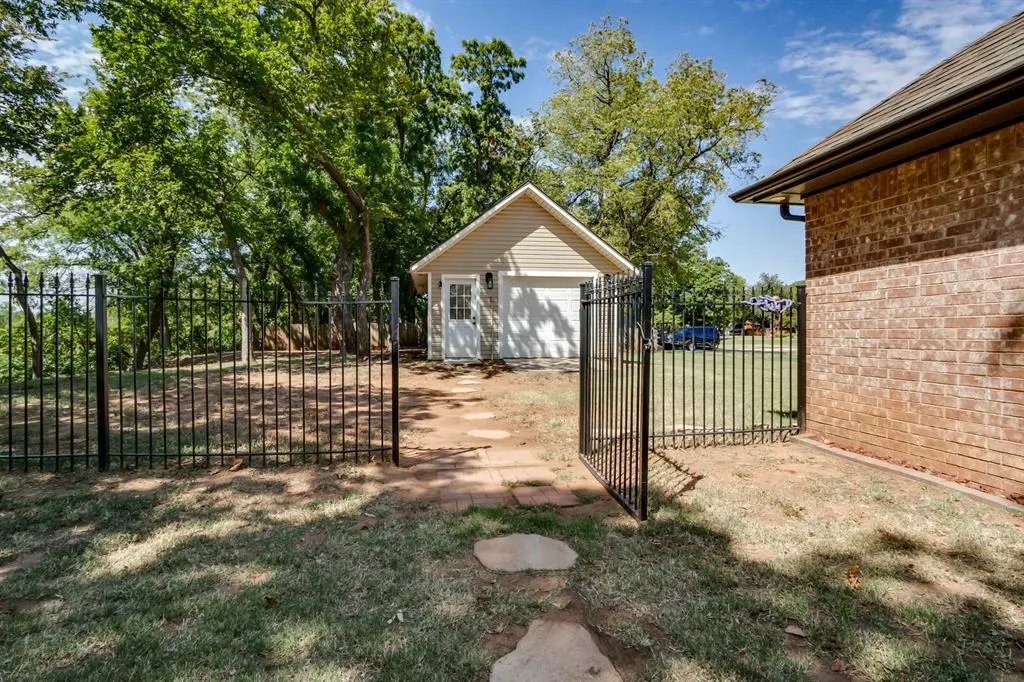 Photo 10 — 13400 Lakeshore Drive, Piedmont, OK 73078
