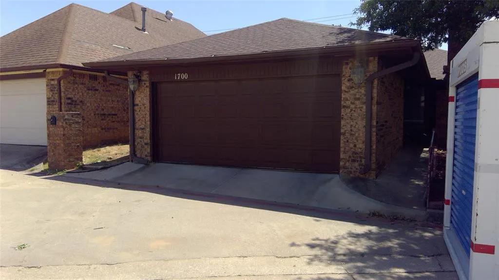 Front exterior — 1700 Lionsgate Circle, Bethany, OK 73008