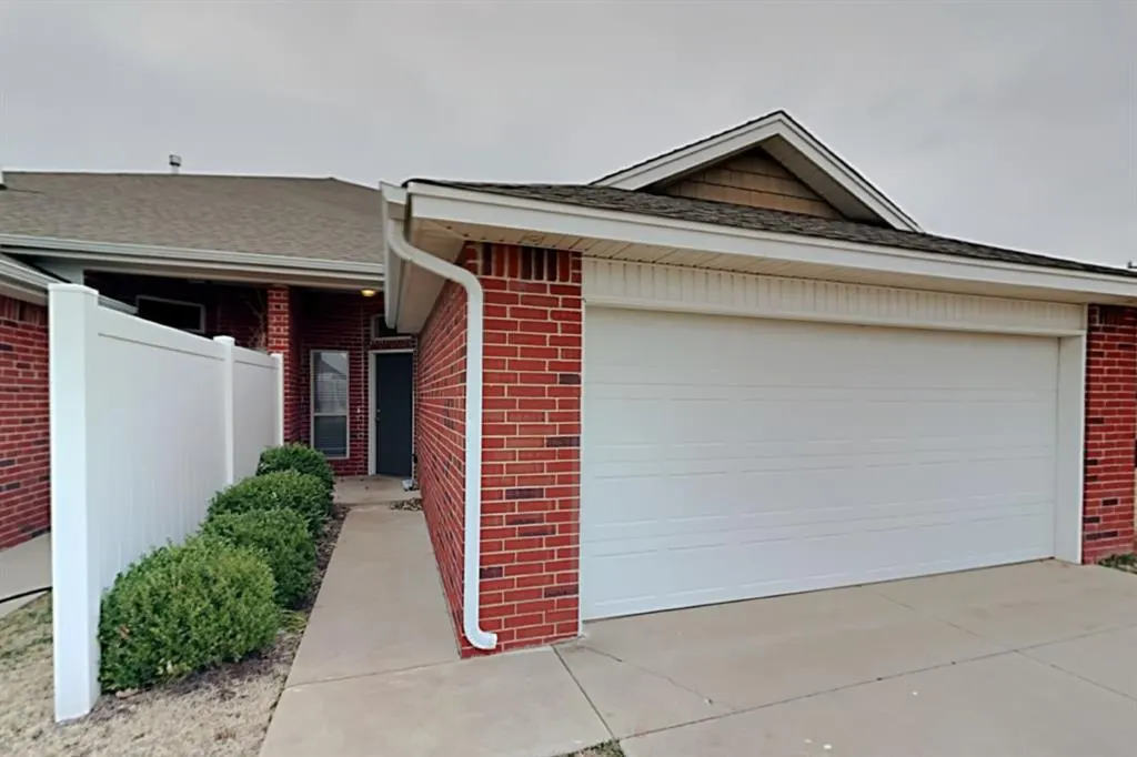 Photo 2 — 3605 Galatian Way, Yukon, OK 73099