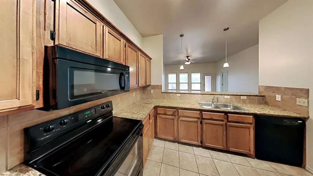 Photo 5 — 3605 Galatian Way, Yukon, OK 73099