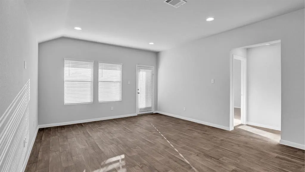 Photo 3 — 10525 Red Thistle Drive, Oklahoma City, OK 73114