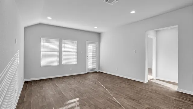 Photo 3 — 10525 Red Thistle Drive, Oklahoma City, OK 73114