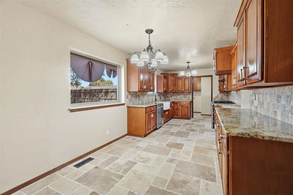 Photo 13 — 1619 Crestview Drive, Cordell, OK 73632