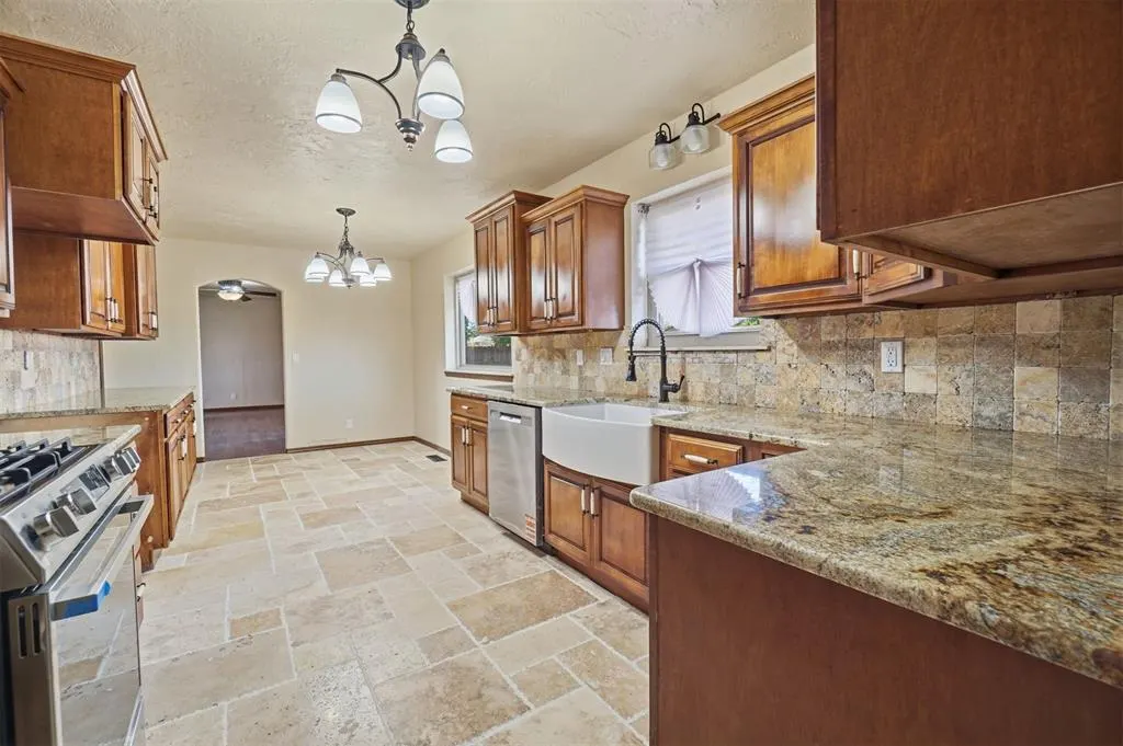 Photo 16 — 1619 Crestview Drive, Cordell, OK 73632