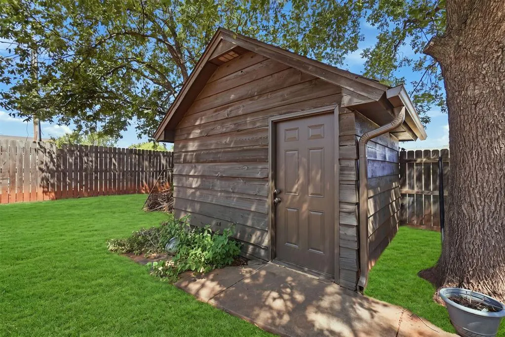 Photo 36 — 1619 Crestview Drive, Cordell, OK 73632