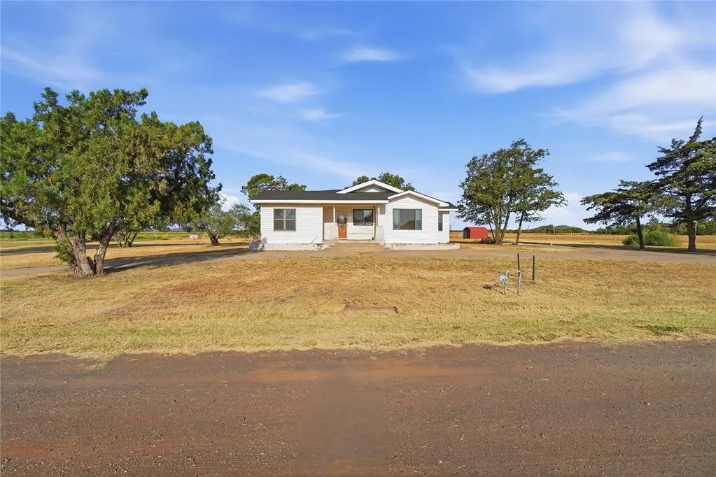 Photo 2 — 725 W Broadway Street, Mountain Park, OK 73552
