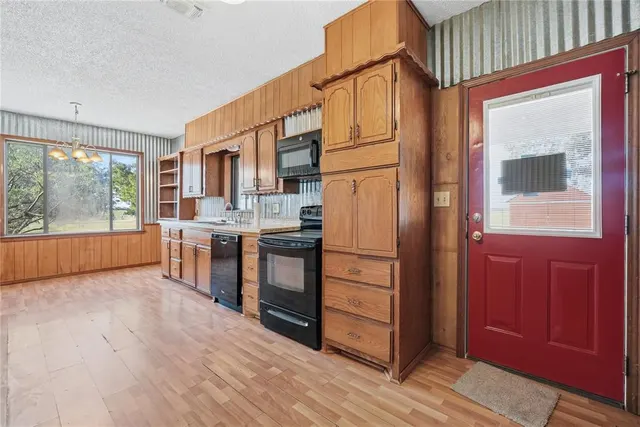 Photo 8 — 725 W Broadway Street, Mountain Park, OK 73552