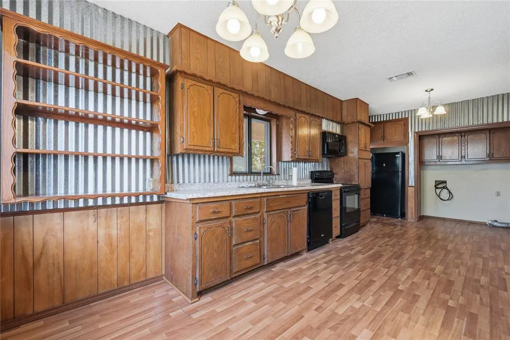 Photo 9 — 725 W Broadway Street, Mountain Park, OK 73552