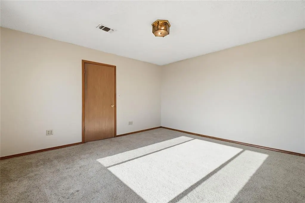 Photo 15 — 725 W Broadway Street, Mountain Park, OK 73552