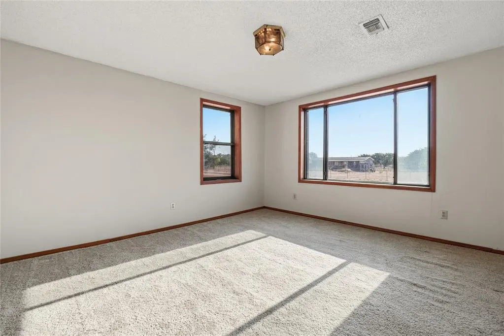Photo 16 — 725 W Broadway Street, Mountain Park, OK 73552
