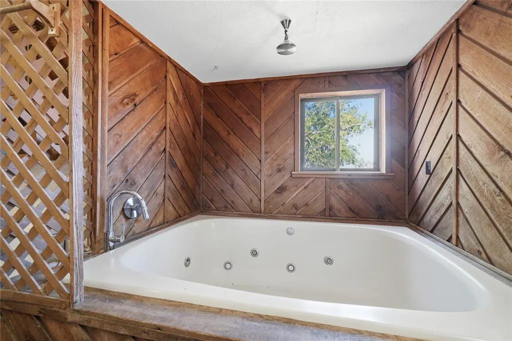 Photo 18 — 725 W Broadway Street, Mountain Park, OK 73552