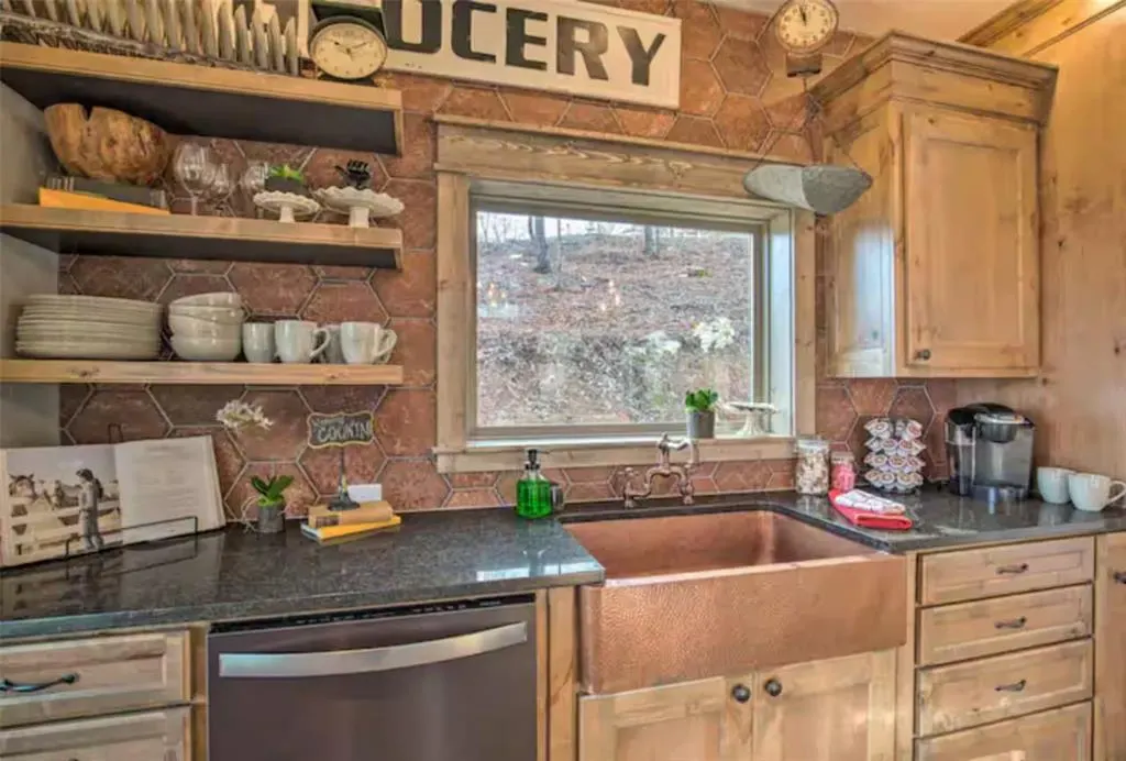 Photo 2 — 356 Little Creek Lane, Broken Bow, OK 74728